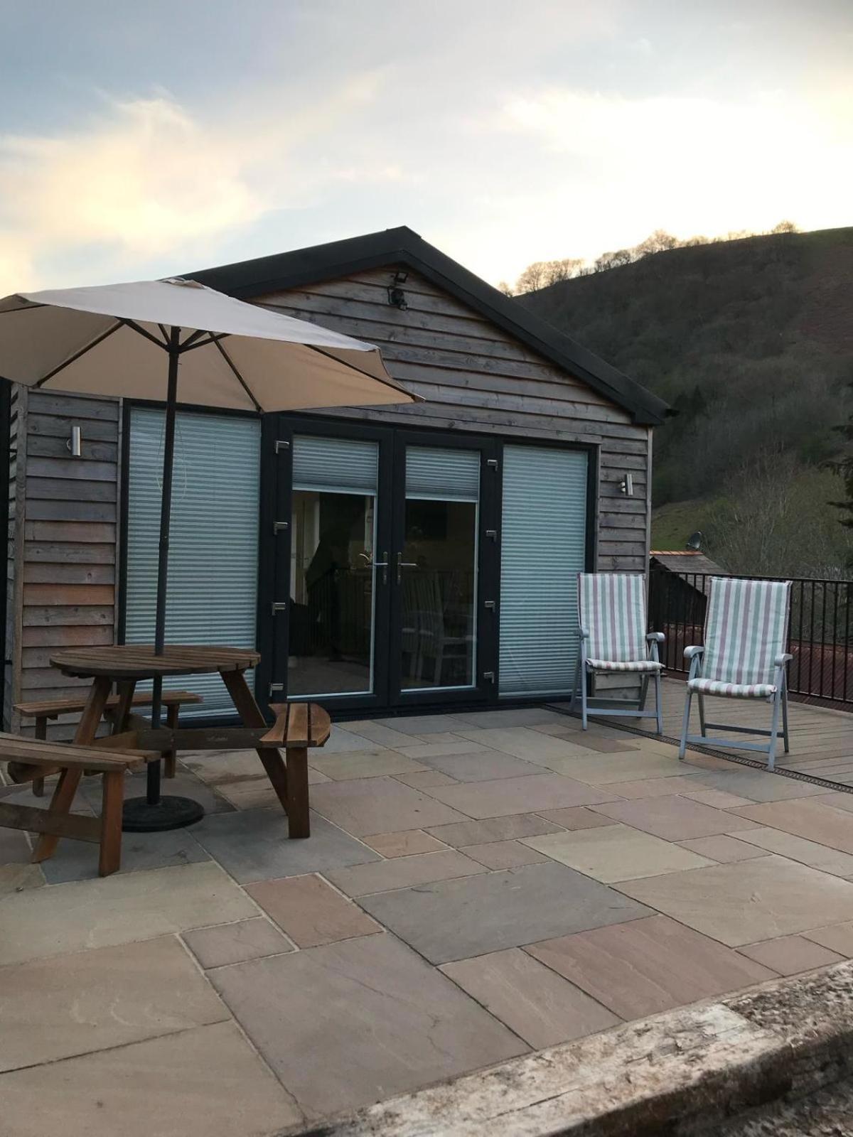 The Lodge Llangollen Exteriör bild